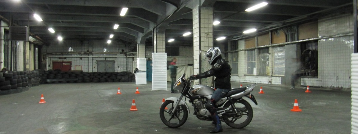 Обучение вождению мотоцикла зимой в Москве