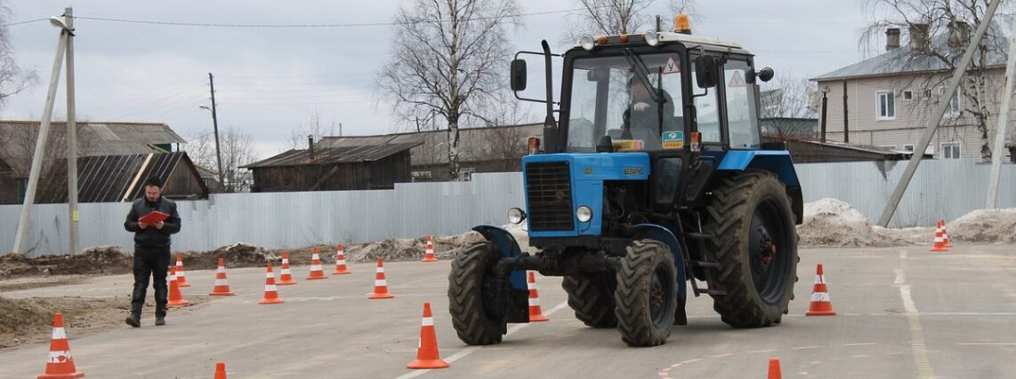 Получить права на трактор в Москве